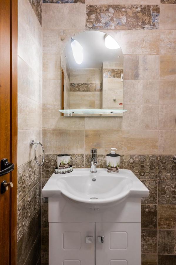 Nomad Haven: 1Bd Flat With Balcony & Desk Apartment Sofia Exterior photo